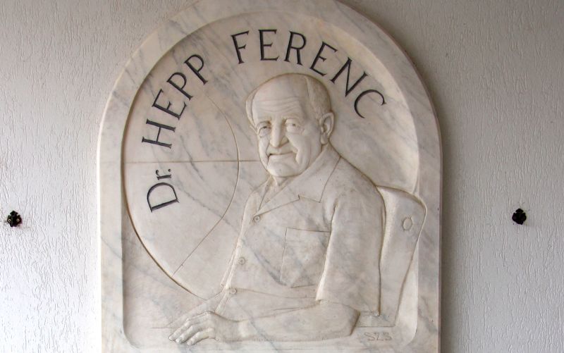 30 éves a Hepp dombormű